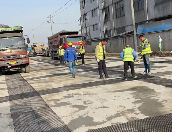 怀集老材料的新故事：玻璃纤维土工格栅如何在‘白改黑’浪潮中重获新生？